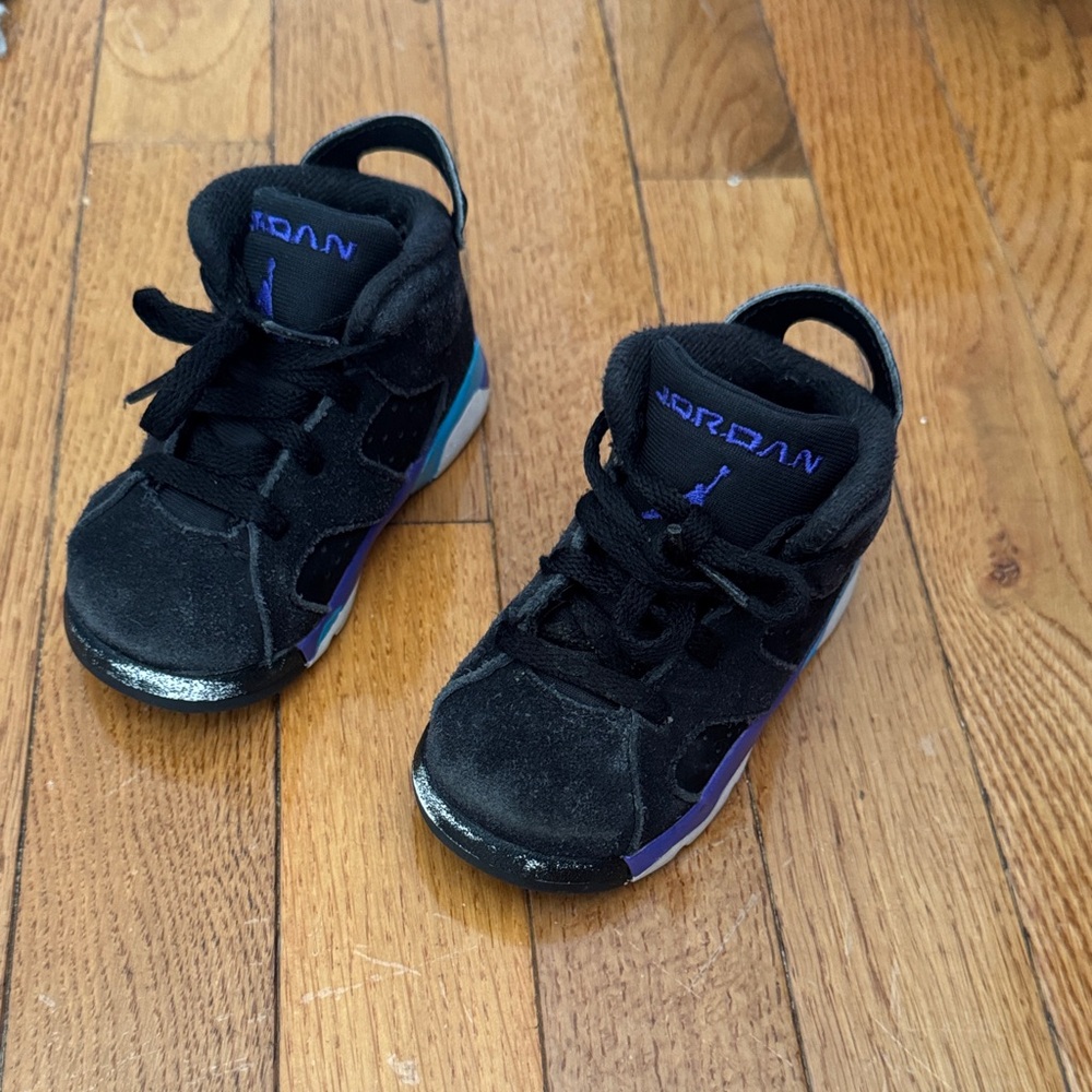 Jordan Kids Black and Purple Sneakers size 6c